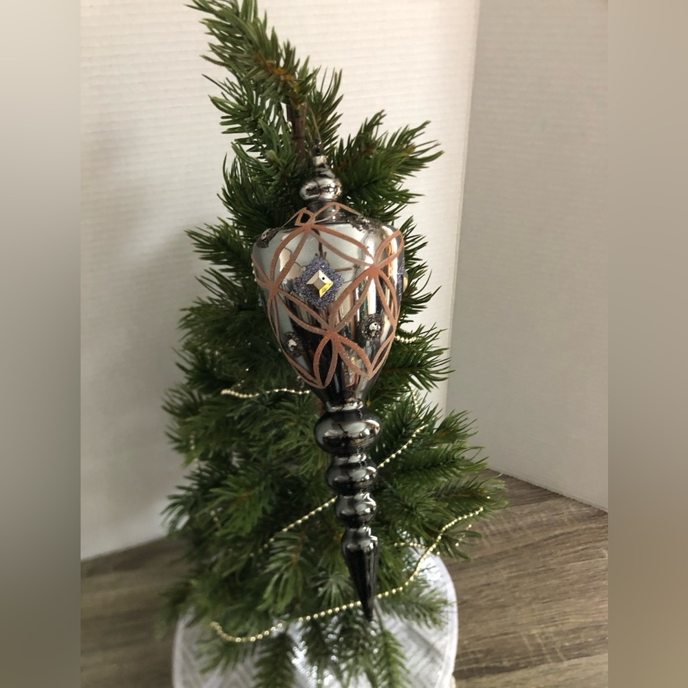 Elegant Art Glass Finial Ornament
